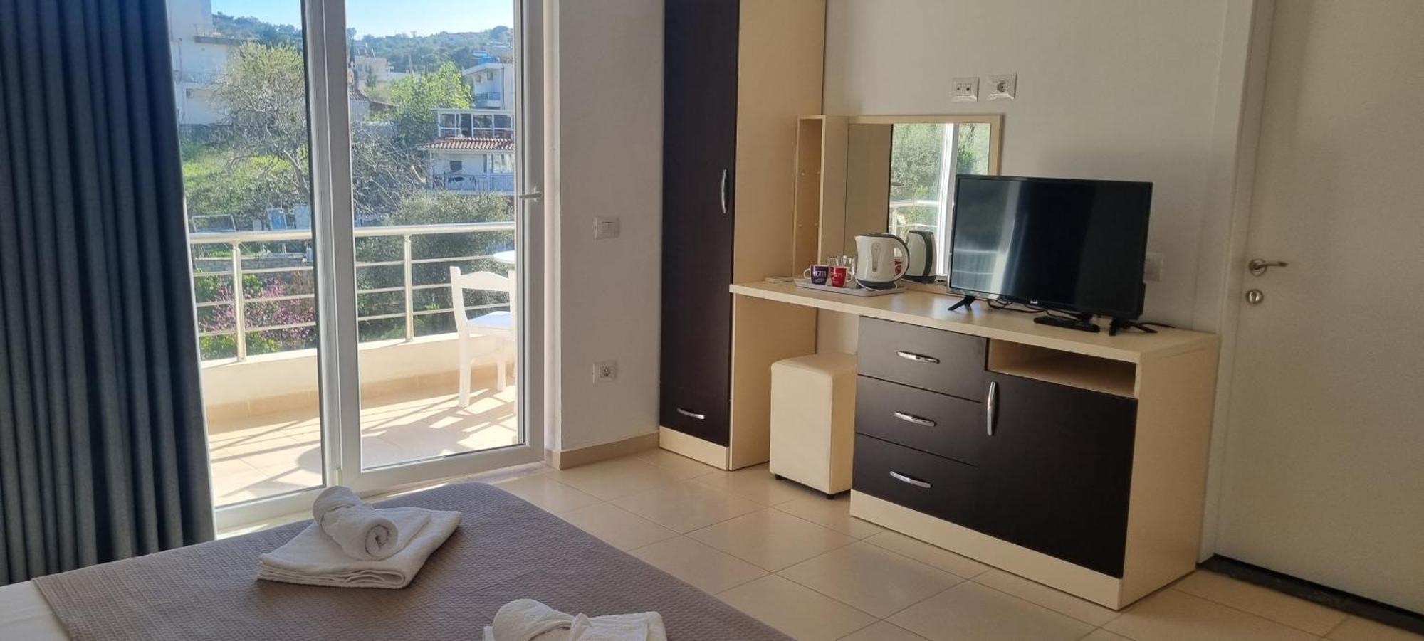 The Sunny Side Himara