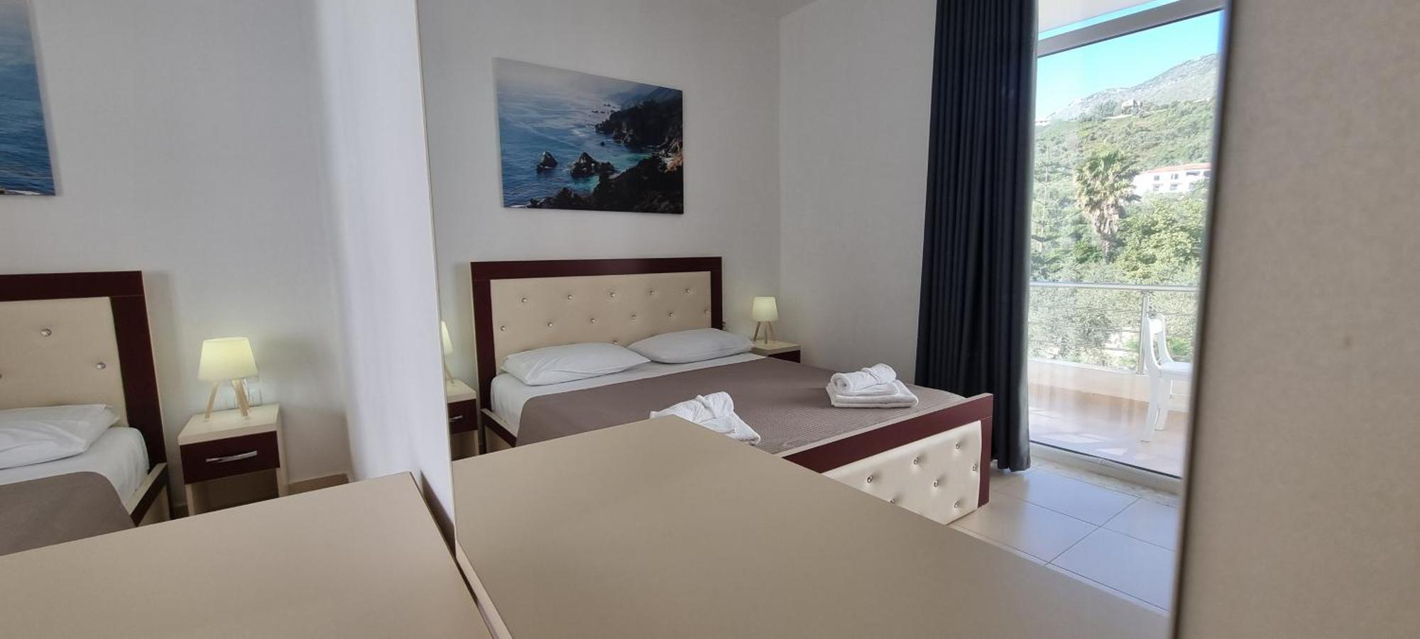 The Sunny Side Apartament *