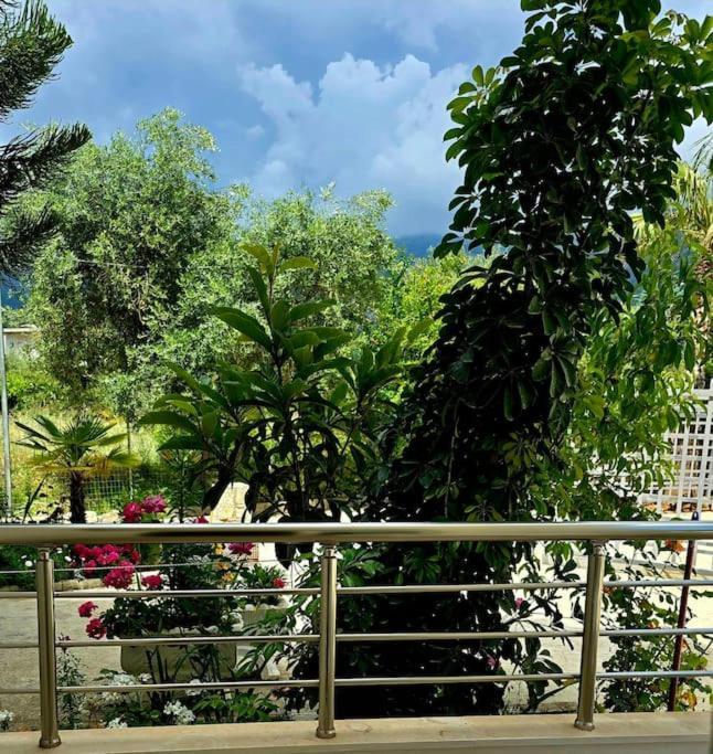 The Sunny Side Apartament Himara