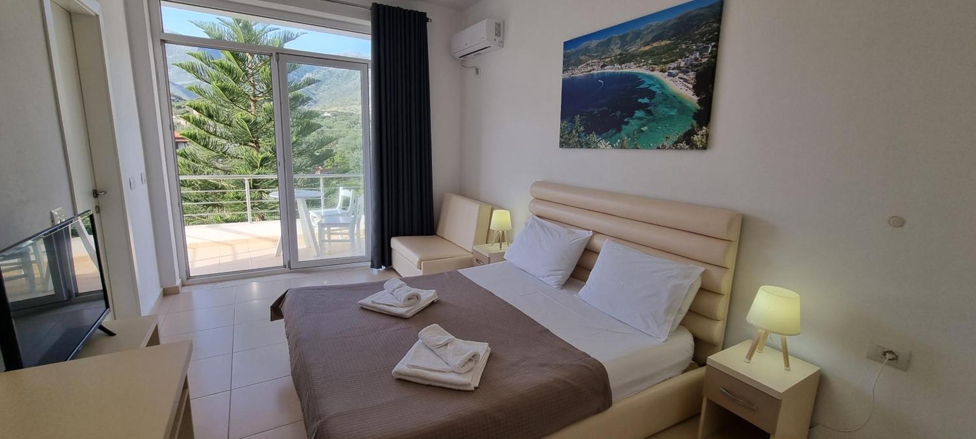 The Sunny Side Apartment *